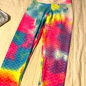 The all the new craze scrunch butt leggings!!